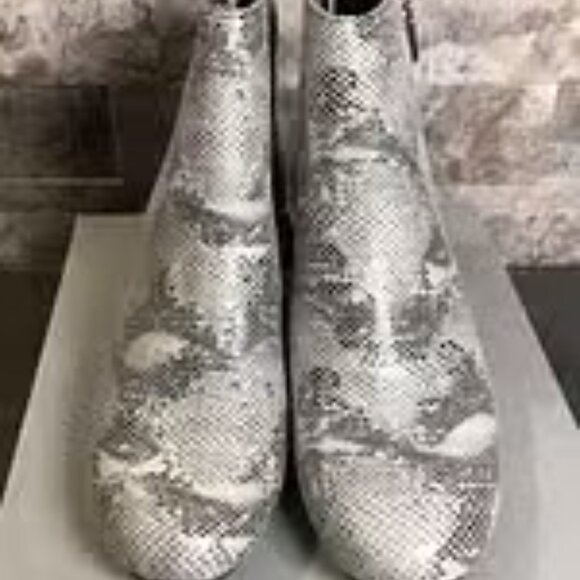 Kenneth Cole Women’s Ankle Boots 9 - Picture 2 of 6